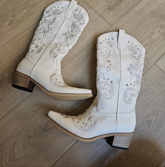 Ivory Embroidered Cowgirl Boots with Studs and Elegant Western Flair - Picture 5 of 13